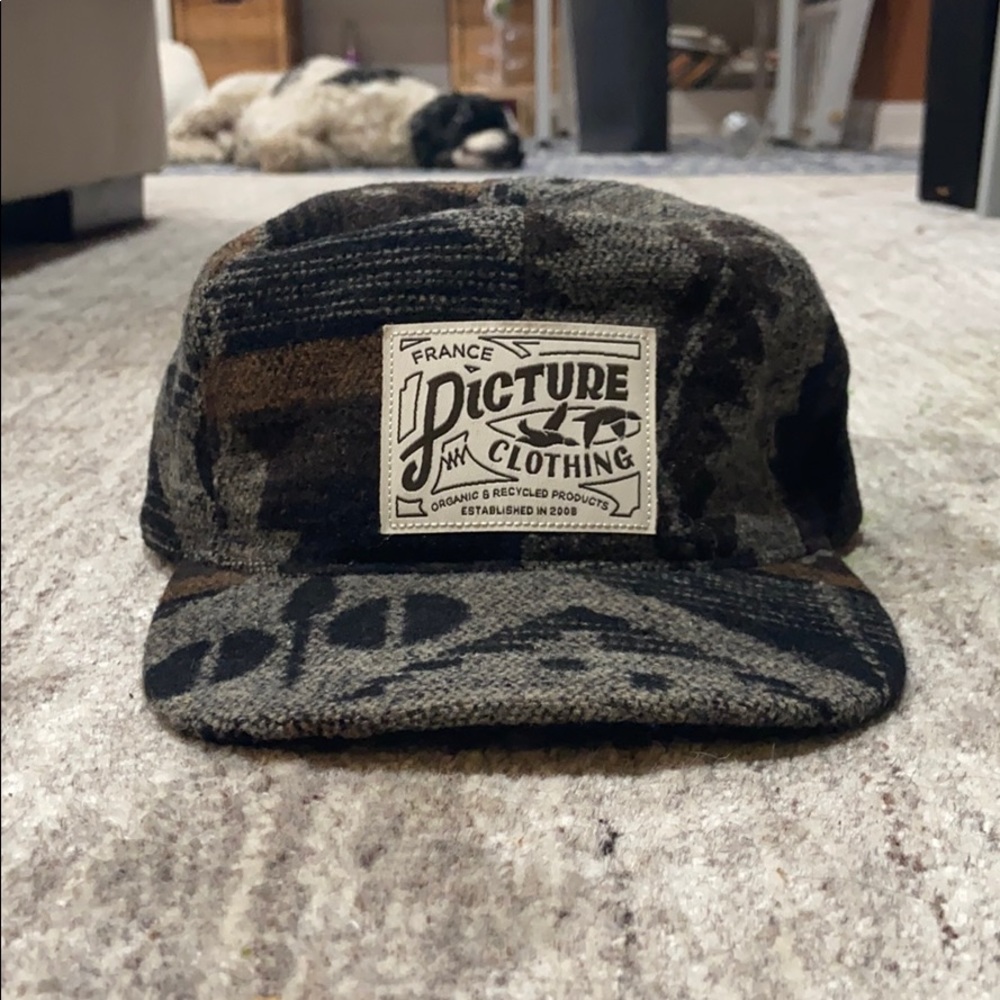 A Picture wool and acrylic yard.